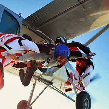Saut d'Initiation en Parachute près de Bordeaux — parachute à Bordeaux