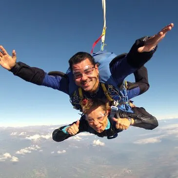 Saut en Parachute à Fayence dans le Var — parachute à Fayence