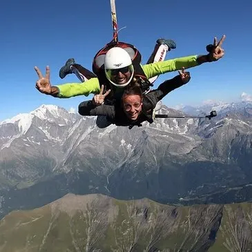 Saut en Parachute depuis un Hélicoptère à Châtel - Le Lac Léman — parachute à Châtel
