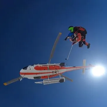 Saut en Parachute depuis un Hélicoptère à l'Alpe d'Huez — parachute à Alpe d'Huez