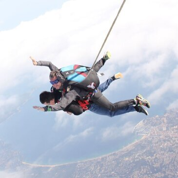 Saut en Parachute en Tandem à Saint-Tropez — parachute à La Mole