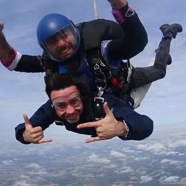 Saut en Parachute en Tandem près de Tarbes — parachute à Tarbes