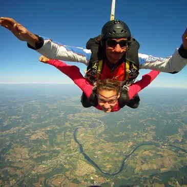 Saut en Parachute près de Brive-la-Gaillarde — parachute à Brive-la-Gaillarde