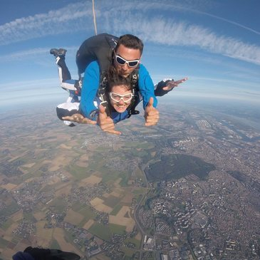 Saut en Parachute Tandem à Blois — parachute à Blois