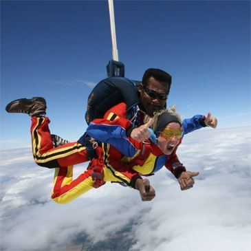 Saut en Parachute Tandem à Lons-le-Saunier — parachute à Lons-le-Saunier
