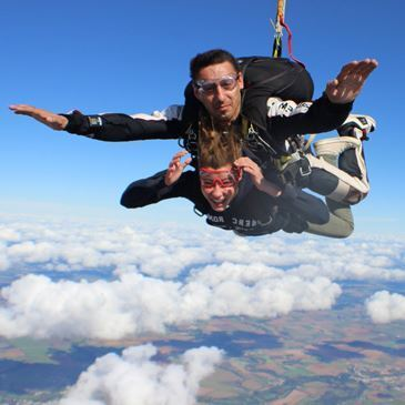 Saut en Parachute Tandem à Niort — parachute à Niort