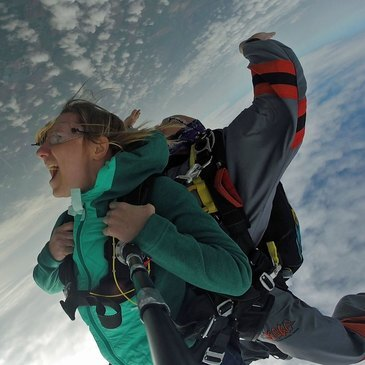 Saut en Parachute Tandem à Saint-Girons dans les Pyrénées — parachute à Saint-Girons