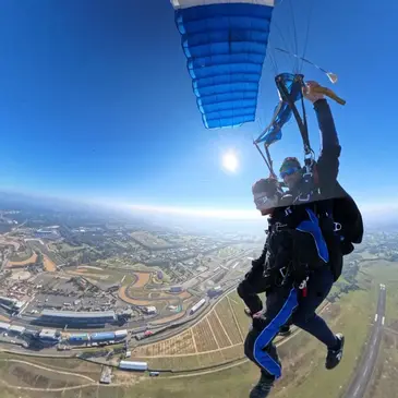 Saut en Parachute Tandem au Mans — parachute à Le Mans