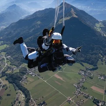 Saut en Parachute Tandem d'un Hélicoptère - Massif du Mont Blanc — parachute à Megève