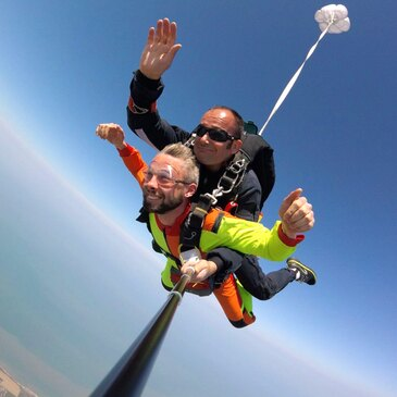 Saut en Parachute Tandem près d'Etretat — parachute à Étretat