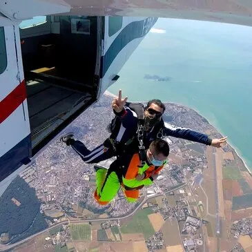 Saut en Parachute Tandem près de Caen — parachute à Caen