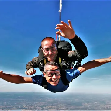 Saut en Parachute Tandem près de Clermont-Ferrand — parachute à Clermont-Ferrand