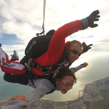 Saut en Parachute Tandem près de Nantes — parachute à Nantes
