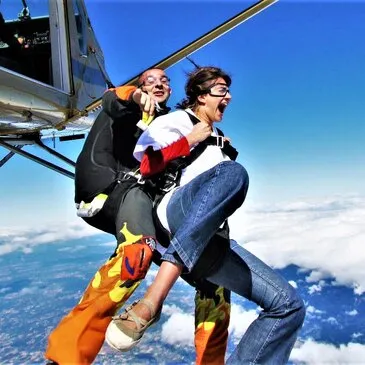 Saut en Parachute Tandem près de Roanne — parachute à Roanne