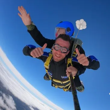 Saut en Parachute Tandem près de Saumur — parachute à Saumur