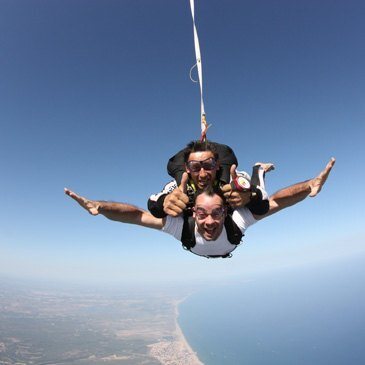 Saut Parachute en Tandem près de Poitiers — parachute à Poitiers